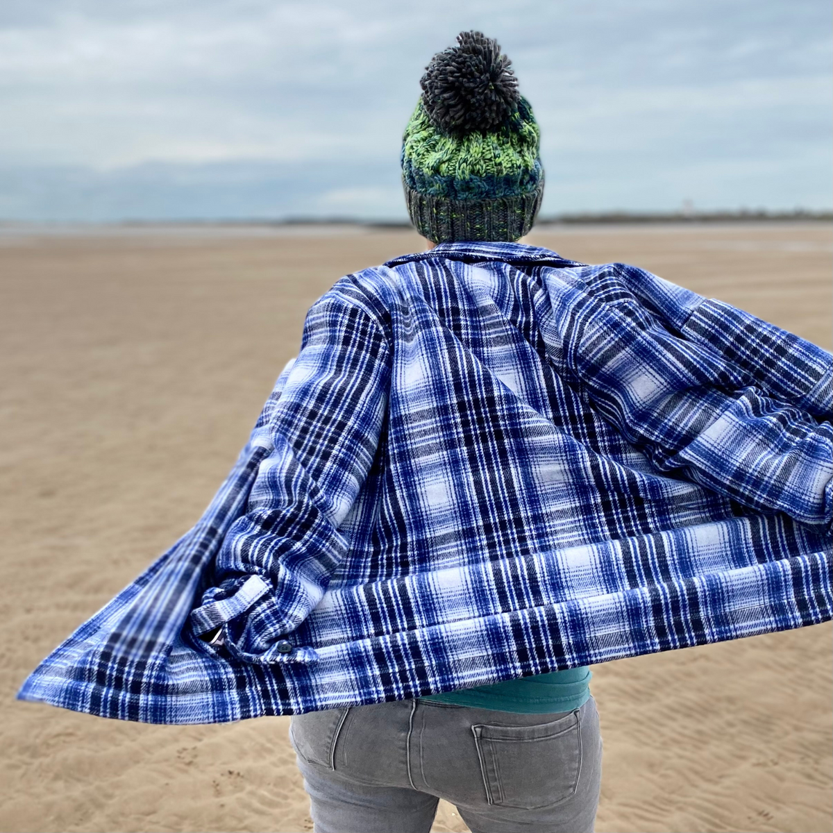 The back of this fab knitted beanie hat in the blue and green shades of a lagoon looks just as great as the front! And check out that awesome statement pom pom on the top! It's no wonder the wild swimming community love these hats!